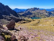 33 Salendo sulla cima del Pizzo Farno con bella vista sui Laghi Gemelli